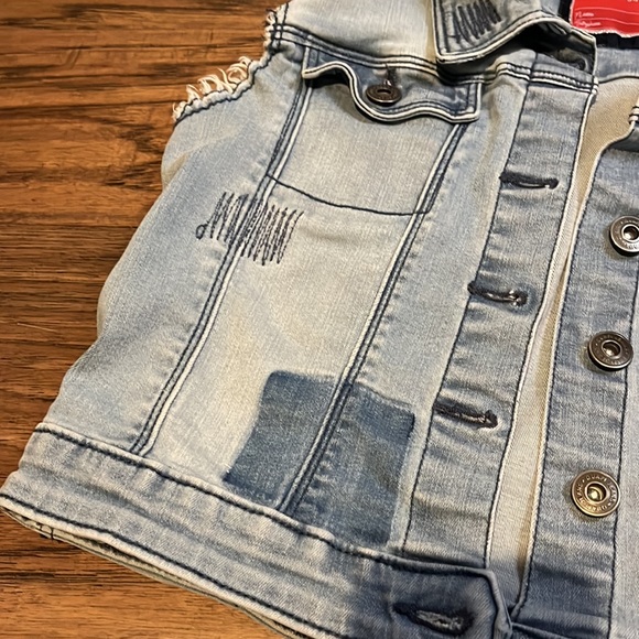 Quapi Girls French themed Patched Denim Vest size 10 (134/140) - Picture 4 of 9